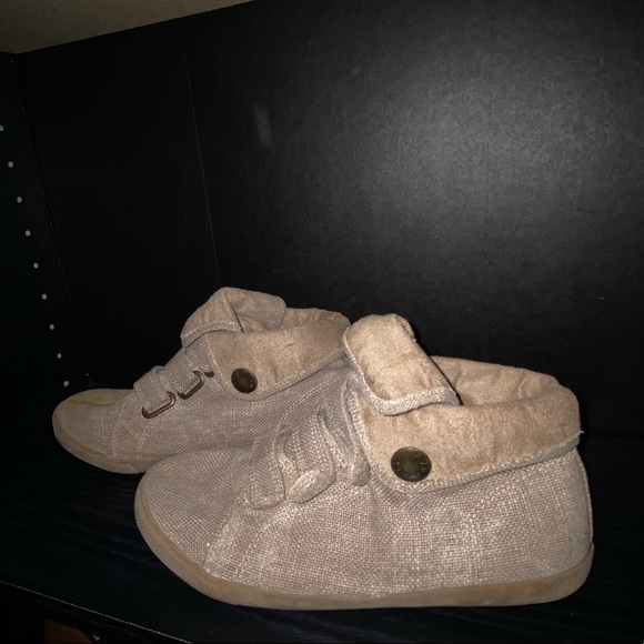 Blowfish Shoes - ❤️ BUNDLE 3 for $20 ❤️ Blowfish Velcro sneakers Blowfish Shoes - ❤️ BUNDLE 3 for $20 ❤️ Blowfish Velcro sneakers